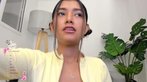 ashllovee online show from January 28, 2025, 8:04 pm