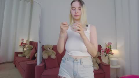 ashly_cherry online show from November 20, 2025, 11:10 am
