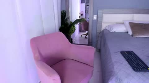 Ashly online show from October 7, 2025, 3:47 am