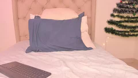 Ashly  online show from December 20, 2024, 1:25 am