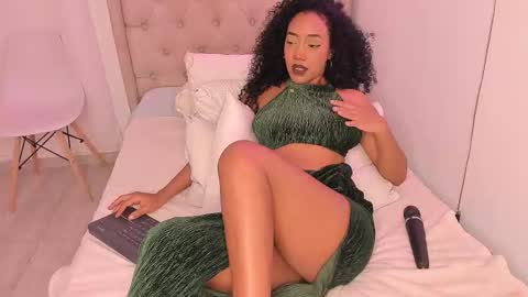 Ashly  online show from September 23, 2025, 1:25 pm