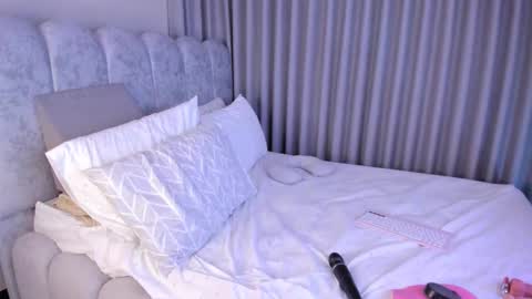 Paula Baleta  online show from February 4, 2026, 12:49 am