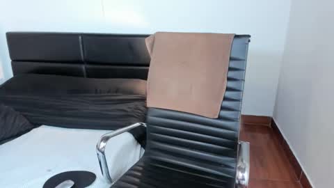 ashlyviper77 online show from February 5, 2026, 9:52 pm