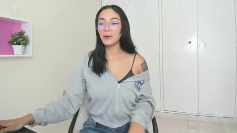 Camila online show from December 16, 2024, 1:11 pm