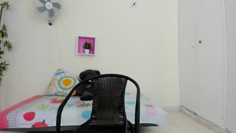 Camila online show from November 11, 2025, 11:32 am