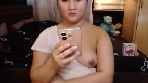 Snapshot of asian_princess15 chatting on December 25, 2024, 3:18 am angela online show from December 25, 2024, 3:18 am