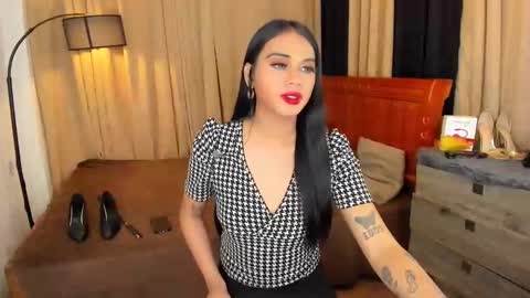 Snapshot of asianhugecockjulia1 chatting on December 10, 2024, 5:39 am JULIA online show from December 10, 2024, 5:39 am