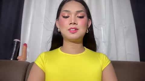 Snapshot of asiansweet_lily chatting on June 6, 2026, 10:47 pm Lily online show from June 6, 2026, 10:47 pm