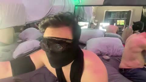 asianwhite109430742176 online show from December 15, 2025, 7:51 pm