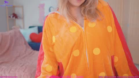 Snapshot of asiri_ocean chatting on February 27, 2026, 5:35 pm Asiri pronounced Ah-siri Please no nicknames 3 online show from February 27, 2026, 5:35 pm