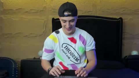 Aslan  online show from March 19, 2026, 2:15 am