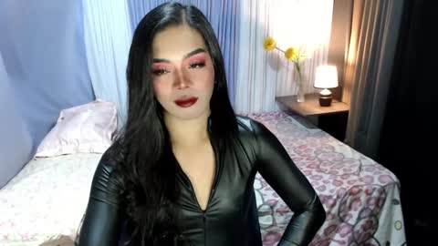 Margaux Miller online show from February 16, 2025, 2:43 pm