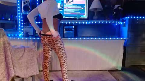 Snapshot of ass_so_sweet chatting on March 23, 2026, 5:11 am SIR WILLIAM online show from March 23, 2026, 5:11 am