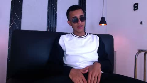 Snapshot of aston_vera chatting on April 21, 2026, 3:35 am Aston online show from April 21, 2026, 3:35 am