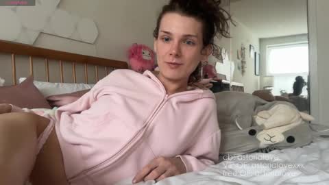 AstoriaLove online show from April 4, 2026, 6:05 pm