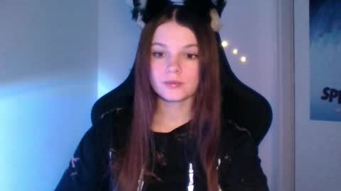 astradream_ online show from December 18, 2025, 9:43 pm