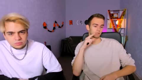 astren online show from October 30, 2025, 1:23 pm