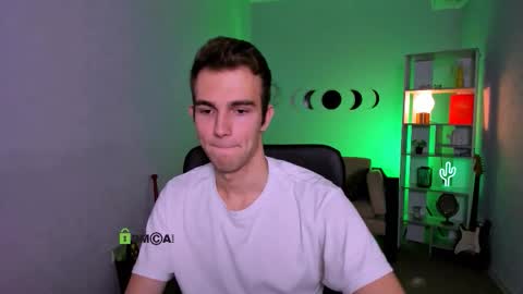 astren online show from December 3, 2025, 1:31 pm