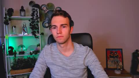 astren online show from March 16, 2026, 6:39 am