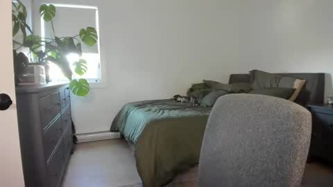 Snapshot of astridluxe chatting on October 10, 2025, 6:18 pm Astrid Luxe online show from October 10, 2025, 6:18 pm