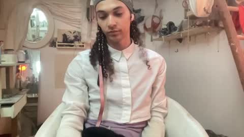 Snapshot of astrodoll chatting on May 4, 2026, 5:53 pm Astro Doll online show from May 4, 2026, 5:53 pm
