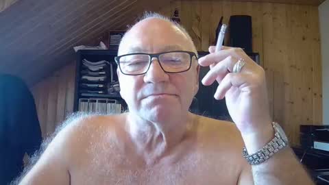 asusandy online show from October 23, 2025, 1:32 pm