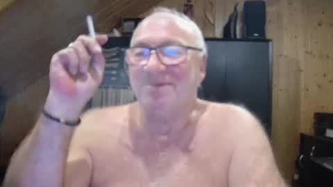 asusandy online show from November 9, 2025, 1:15 am