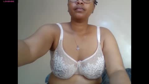 Snapshot of atara_seren chatting on February 20, 2026, 11:32 am atara_seren online show from February 20, 2026, 11:32 am
