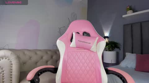 Atenea online show from November 27, 2025, 7:27 pm