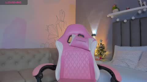 Atenea online show from December 18, 2025, 7:20 pm