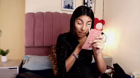 ateneaaa_ online show from April 15, 2026, 7:43 pm