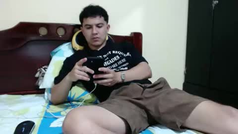 Snapshot of athleticboy2026 chatting on May 11, 2026, 11:35 pm Robin online show from May 11, 2026, 11:35 pm