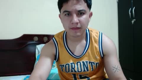 Snapshot of athleticboy2026 chatting on May 20, 2026, 11:44 pm Robin online show from May 20, 2026, 11:44 pm