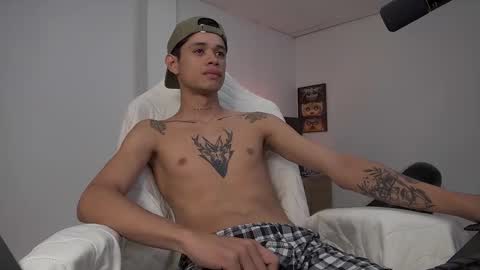 Snapshot of atreus_oficial chatting on October 20, 2025, 9:26 pm Atreus online show from October 20, 2025, 9:26 pm