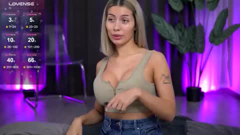 Snapshot of audreyzanne chatting on November 27, 2025, 8:49 am Isabella online show from November 27, 2025, 8:49 am