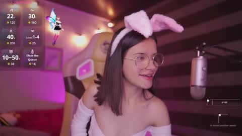 aura_rouss online show from November 5, 2025, 1:16 am