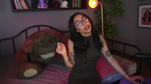 Snapshot of aura_soul_ chatting on November 10, 2025, 3:49 am A U R A online show from November 10, 2025, 3:49 am