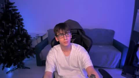 Snapshot of auracrye chatting on December 25, 2024, 9:11 pm auracrye online show from December 25, 2024, 9:11 pm