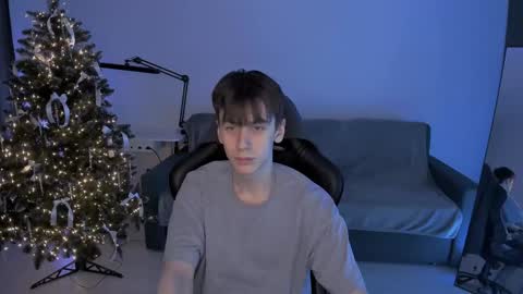 Snapshot of auracrye chatting on January 12, 2025, 10:22 pm auracrye online show from January 12, 2025, 10:22 pm