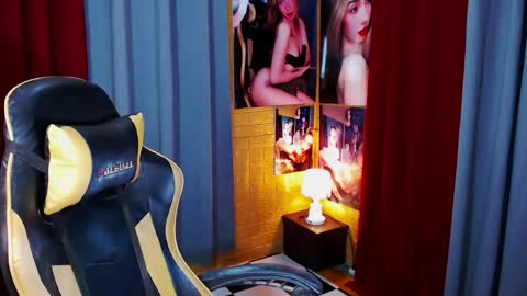 Snapshot of aurakharisma_xx chatting on February 25, 2026, 6:01 am Miss awra online show from February 25, 2026, 6:01 am