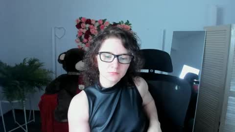 Aurelia online show from May 31, 2026, 1:25 am