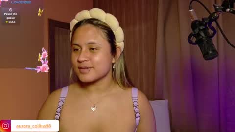 aurora_collins08 online show from February 21, 2025, 3:21 pm