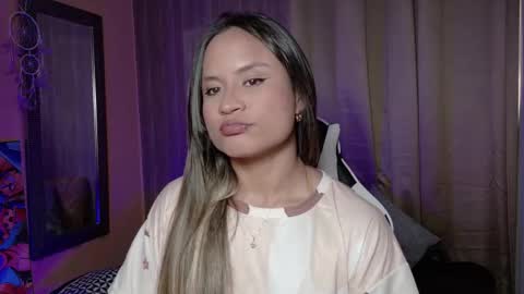 aurora_collins08 online show from November 25, 2025, 5:46 pm