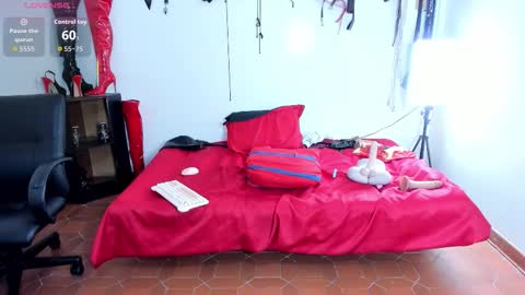 Aurora online show from October 19, 2025, 2:23 am