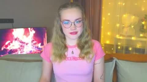 Snapshot of aurora_golden chatting on December 24, 2024, 3:37 pm Kate online show from December 24, 2024, 3:37 pm