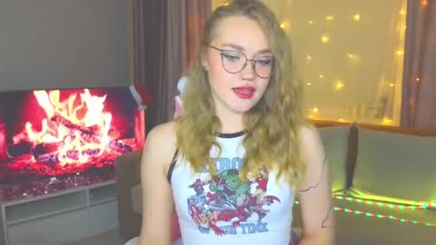 Snapshot of aurora_golden chatting on January 6, 2025, 7:13 pm Kate online show from January 6, 2025, 7:13 pm
