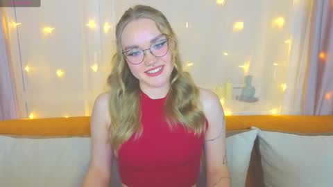 Snapshot of aurora_golden chatting on February 28, 2025, 7:35 pm Kate online show from February 28, 2025, 7:35 pm