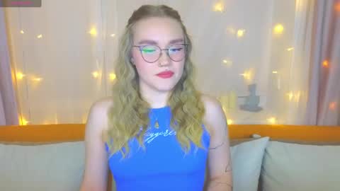 Snapshot of aurora_golden chatting on March 7, 2025, 4:11 pm Kate online show from March 7, 2025, 4:11 pm