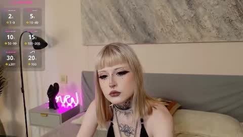 Snapshot of aurora_radiance chatting on July 2, 2026, 8:20 am Serena online show from July 2, 2026, 8:20 am