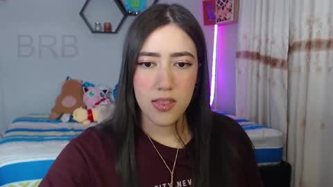 Snapshot of aurora_shy_ chatting on December 18, 2024, 4:09 am Aurora online show from December 18, 2024, 4:09 am